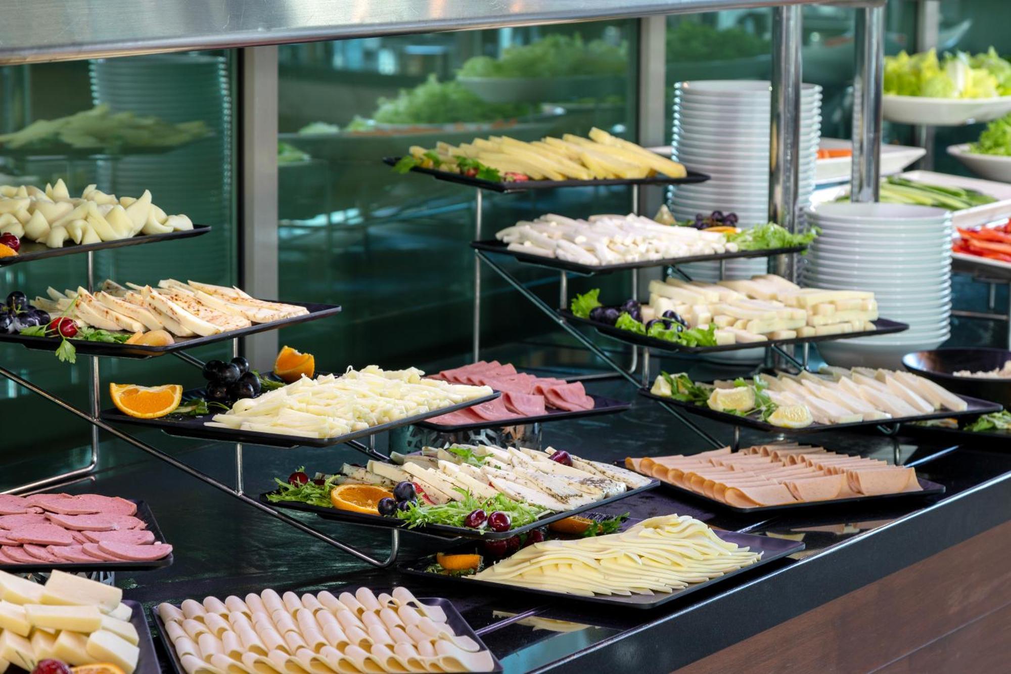 Miracle Istanbul Asia Airport Hotel & Spa Екстер'єр фото A buffet of cold cuts
