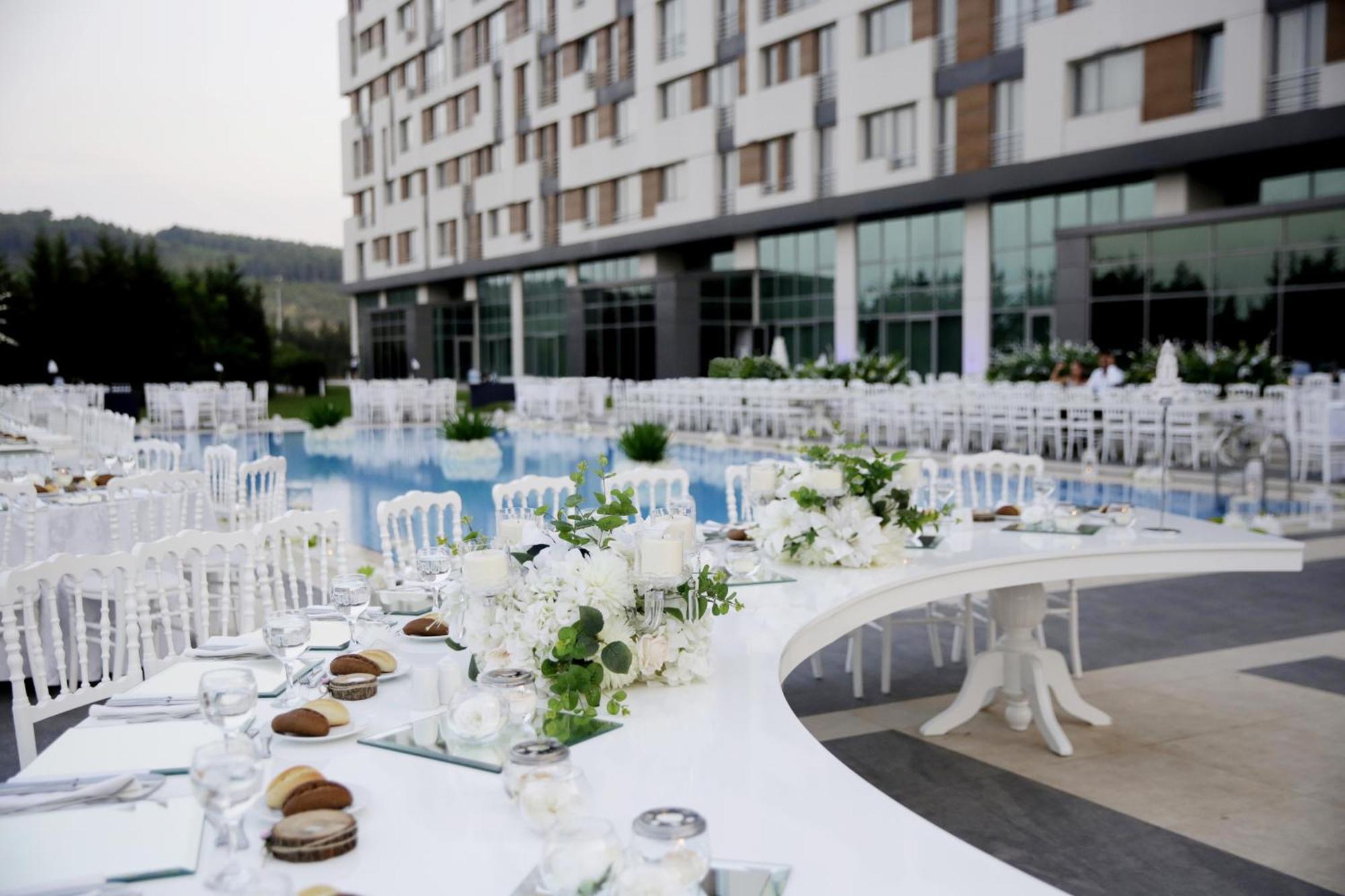 Miracle Istanbul Asia Airport Hotel & Spa Екстер'єр фото Wedding reception at the hotel