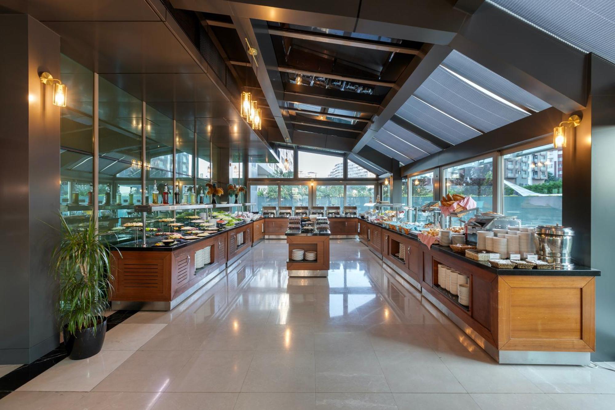 Miracle Istanbul Asia Airport Hotel & Spa Екстер'єр фото The buffet at the hotel