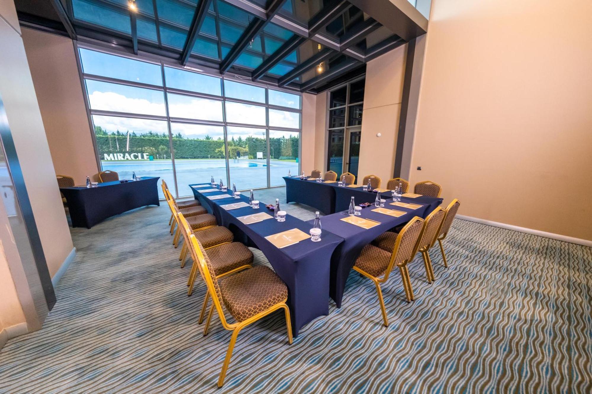 Miracle Istanbul Asia Airport Hotel & Spa Екстер'єр фото Meeting room