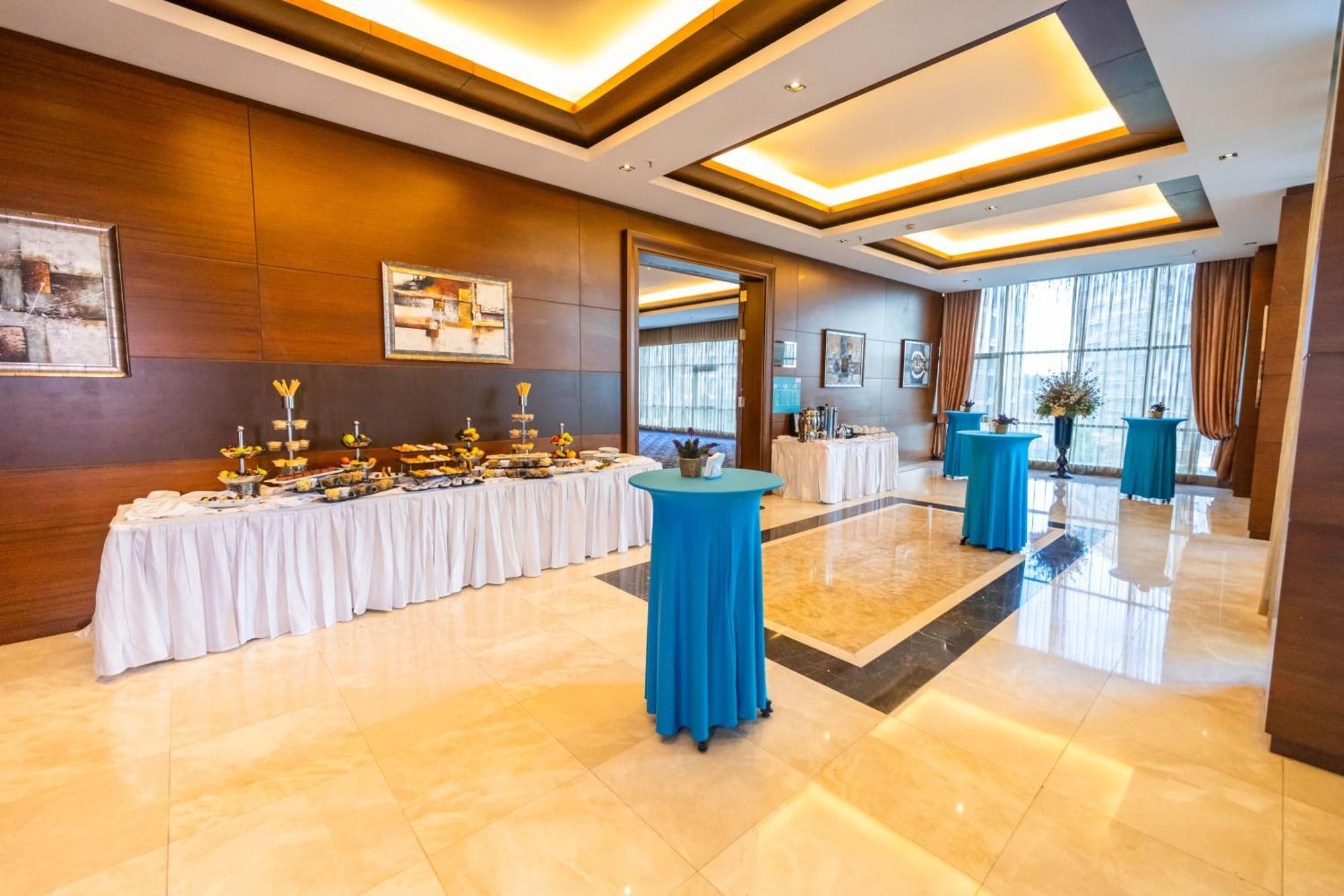 Miracle Istanbul Asia Airport Hotel & Spa Екстер'єр фото The lobby of the hotel