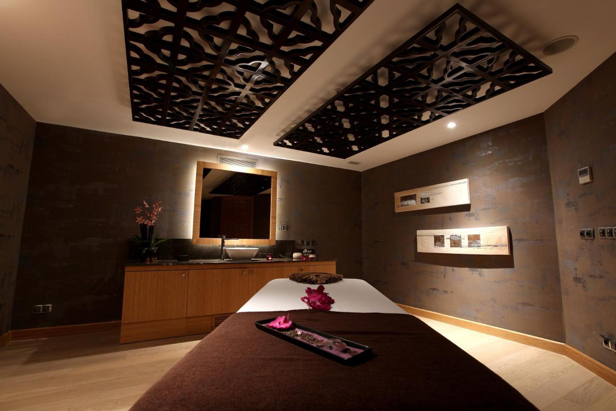 Miracle Istanbul Asia Airport Hotel & Spa Екстер'єр фото A spa treatment room