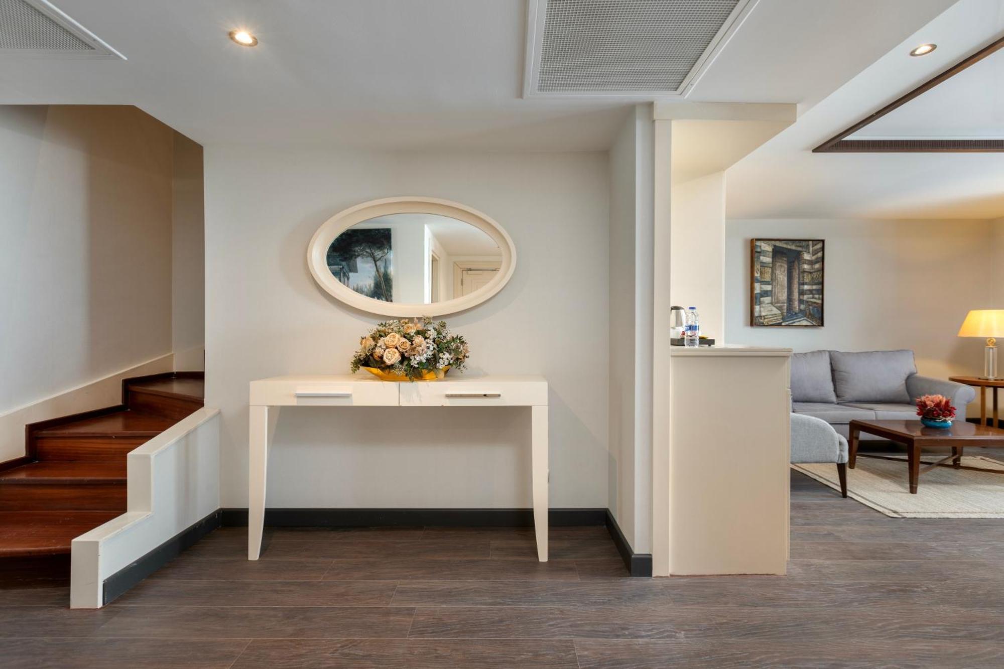 Miracle Istanbul Asia Airport Hotel & Spa Екстер'єр фото A suite at the hotel