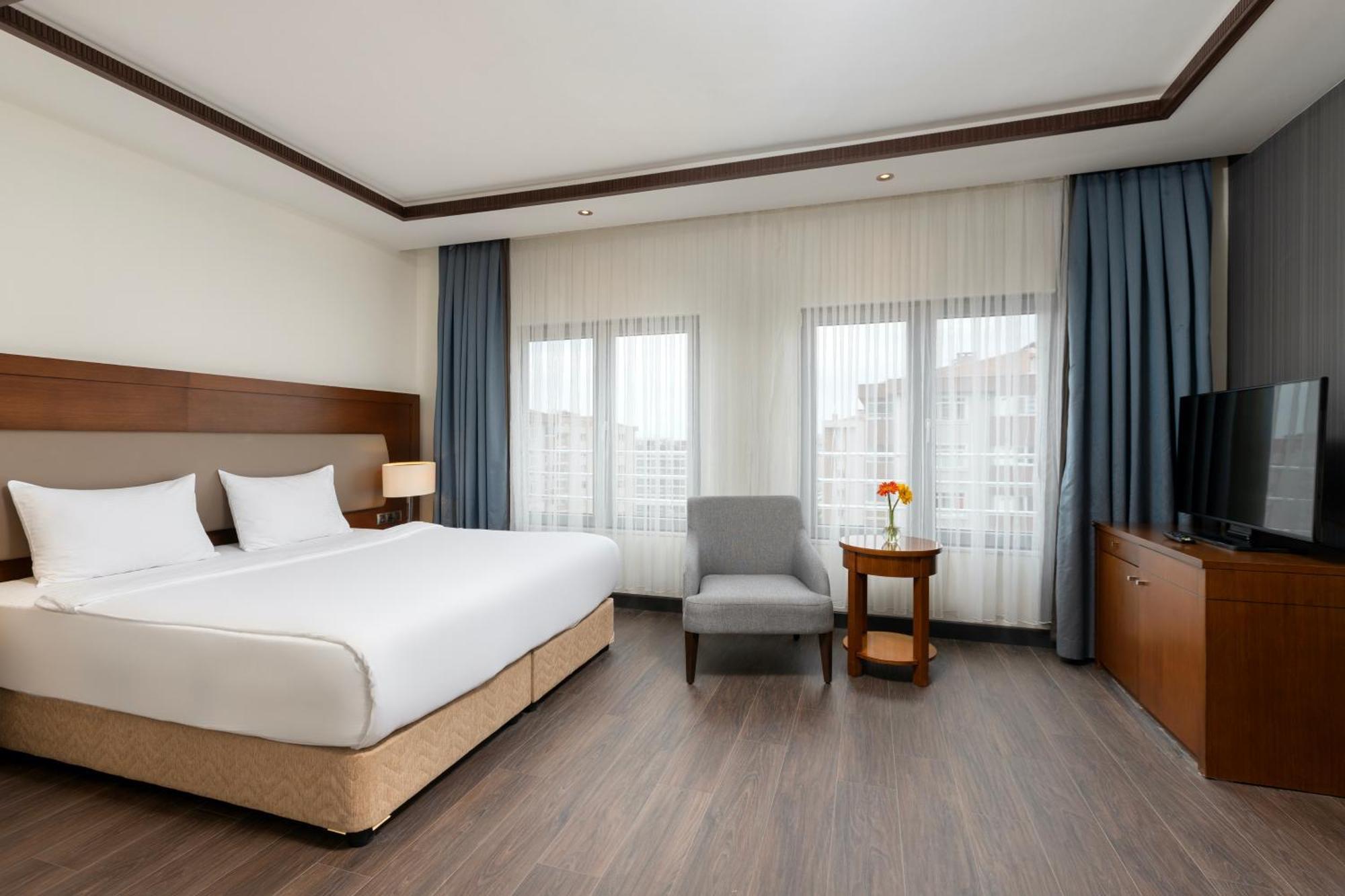 Miracle Istanbul Asia Airport Hotel & Spa Екстер'єр фото A room at the hotel