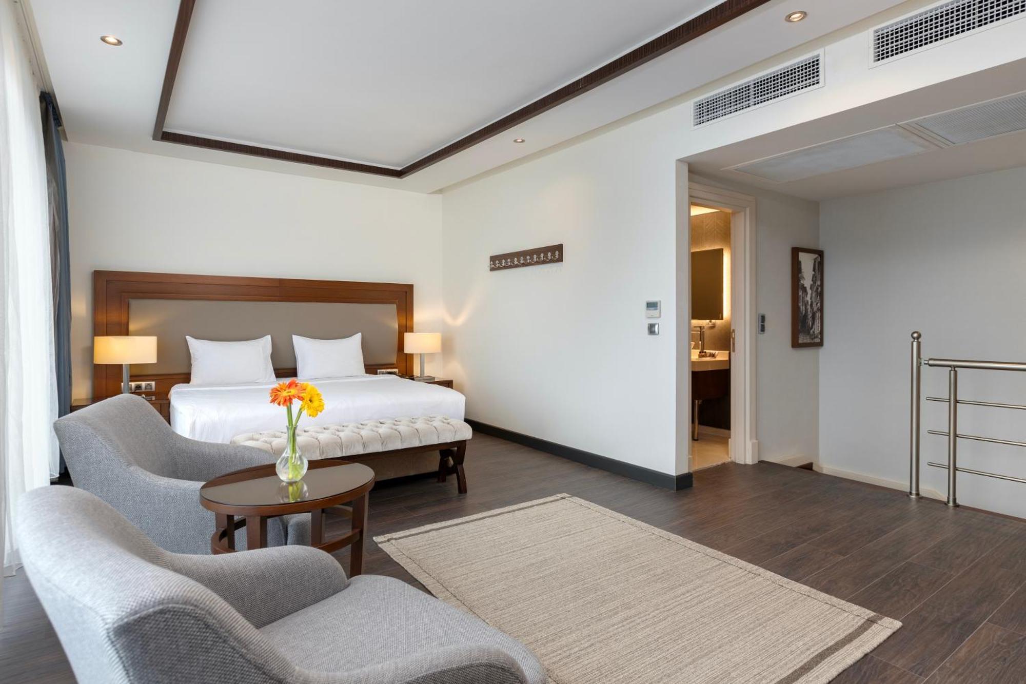 Miracle Istanbul Asia Airport Hotel & Spa Екстер'єр фото A bedroom at the hotel