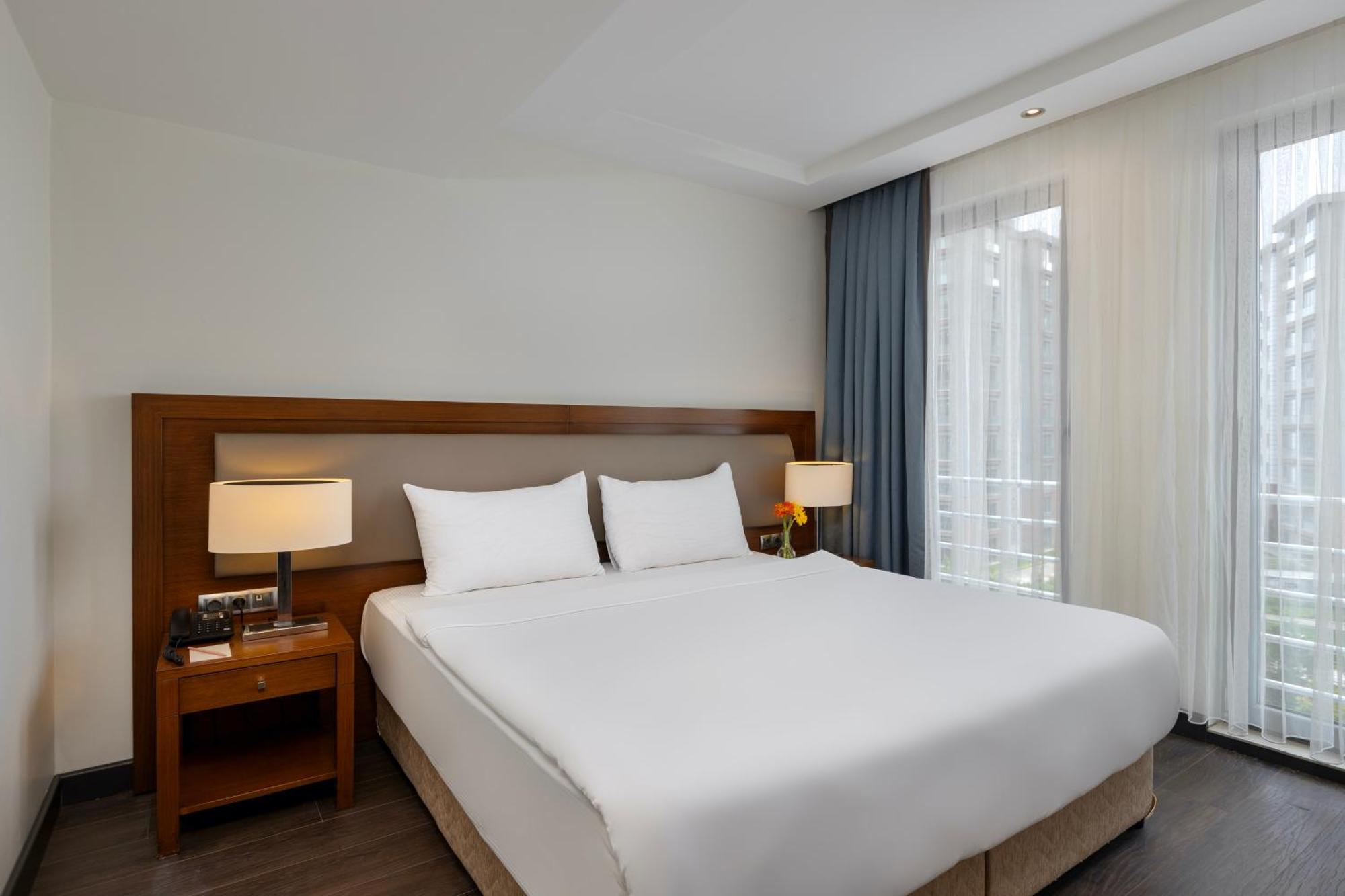 Miracle Istanbul Asia Airport Hotel & Spa Екстер'єр фото A bedroom at the hotel